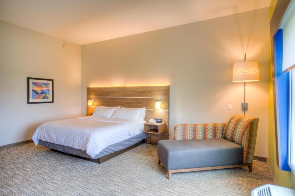 Superior King Room interior