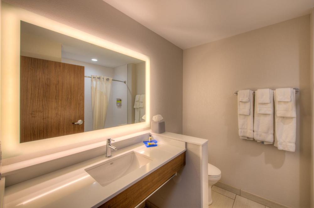 Standard King Room interior