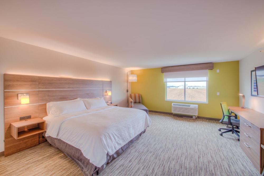Standard King Room with Extra Space interior